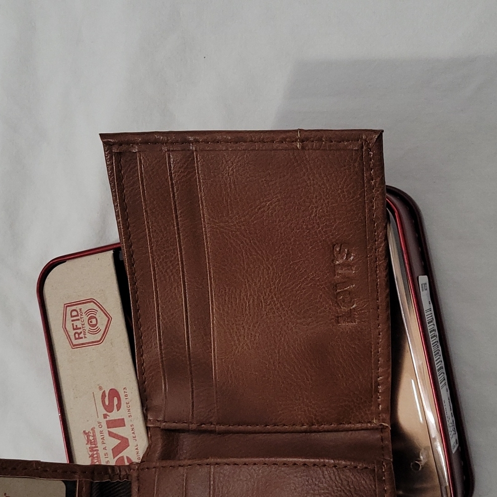 Levi's Rfid Tan Wallet - Picture 4 of 6